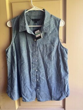 Tommy Hilfiger Sleeveless Chambray Button-Down Shirt - Light Blue